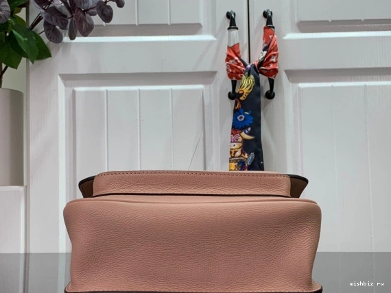 WIS PM CHAIN VUITTON LOCKME LOUIS 1028